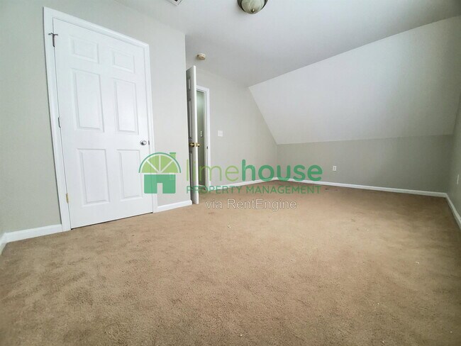 Building Photo - 420 W 30th St