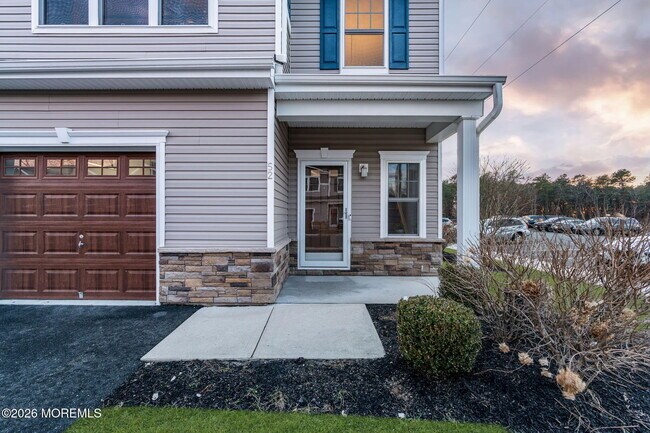 Building Photo - 52 Rockingham Way