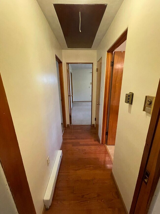 Building Photo - Beautiful 4 Bedroom, 2.5 Bathroom, 3000sq.ft Ranch! Pet Friendly!