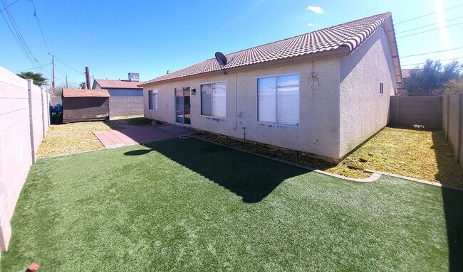 Building Photo - Spacious 3BR Phx Home for Rent!