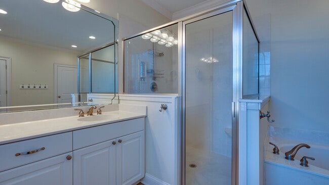 Building Photo - 407 E Hull St