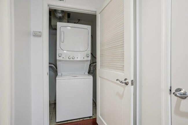 Building Photo - 3110 City Pl