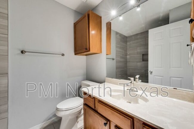 Building Photo - 1324 Azalia Bend