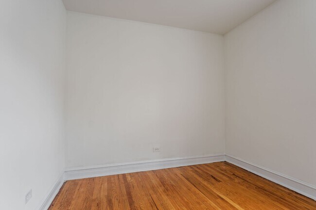 Building Photo - North Center / St. Bens - 2 Beds / 1 Bath ...