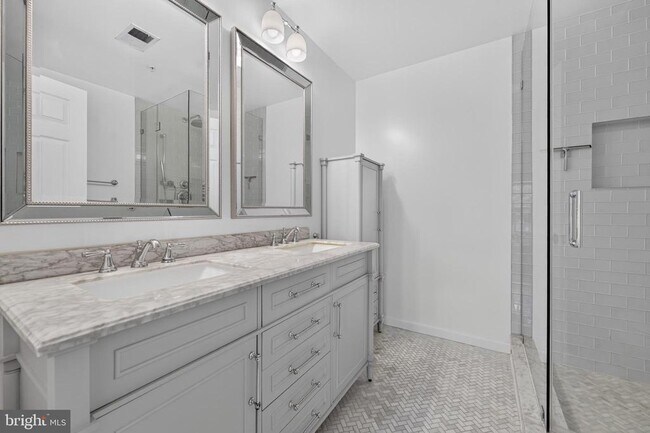 Building Photo - 932 Harrison Cir