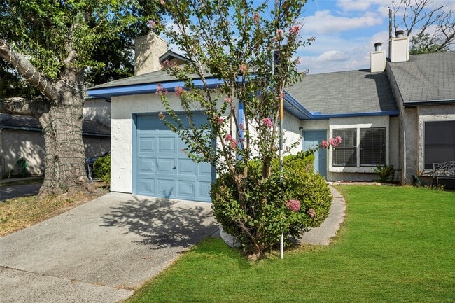 Building Photo - 7120 Deer Creek Ct