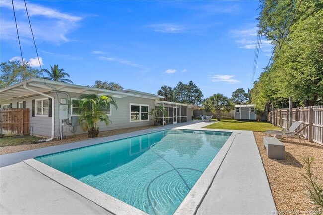 Building Photo - 530 S Manor Dr