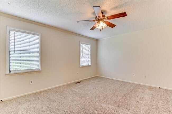 Building Photo - 407 Folkstone Cir