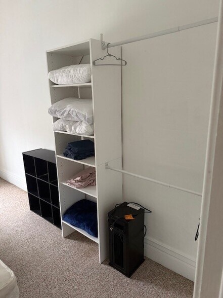 Building Photo - 118 E Main St