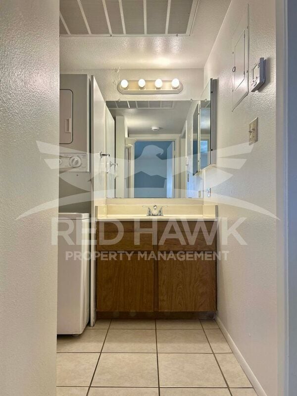 Building Photo - 1111 E University Dr