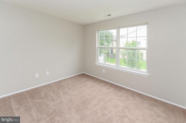 Building Photo - 58 Crestmont Dr