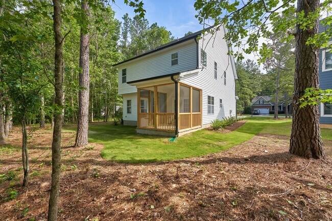 Building Photo - 835 Blue Bird Dr