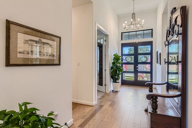 Building Photo - AVAILABLE NOW!  Gorgeous 4 Bed/3.5 Bath wi...