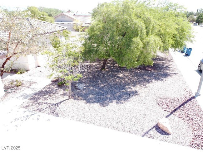 Building Photo - 7410 Deer Springs Way