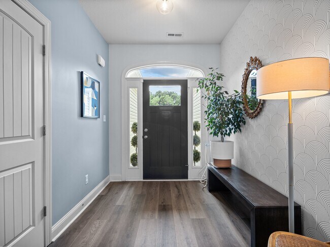 Building Photo - 239 Sailor St