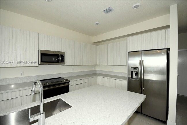 Building Photo - 4700 NW 84th Ave