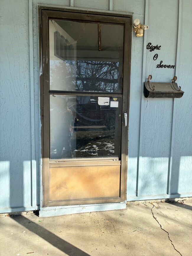 Building Photo - 807 St Thomas Ln