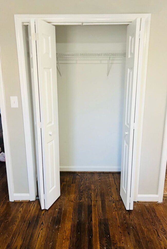 Building Photo - 3 bed, 2 bath ranch home