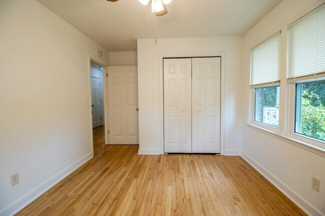 Building Photo - 1515 Sandra Dr