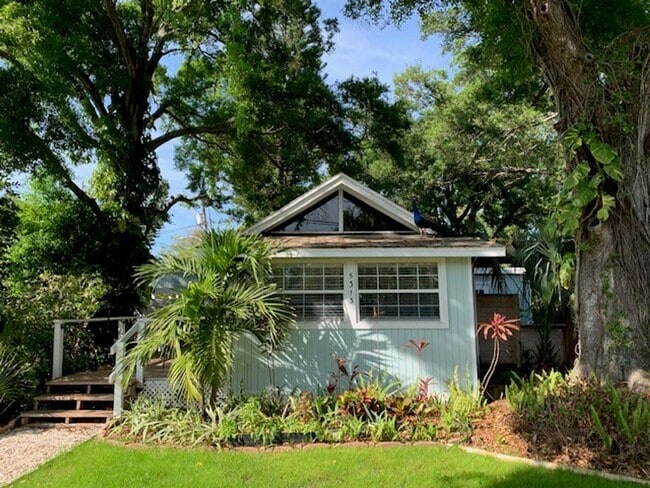 Primary Photo - 2 Bedroom 2 Bath Annual Furnished Cottage ...