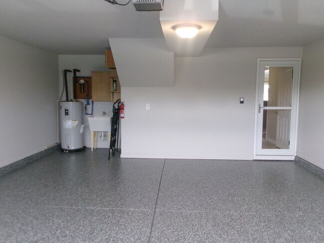 Building Photo - 4 bedroom, 3 bath home in Surfside Beach Club