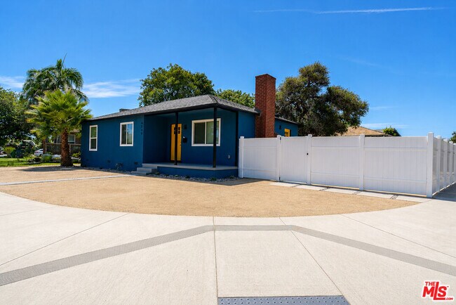 Building Photo - 4549 Walnut Ave