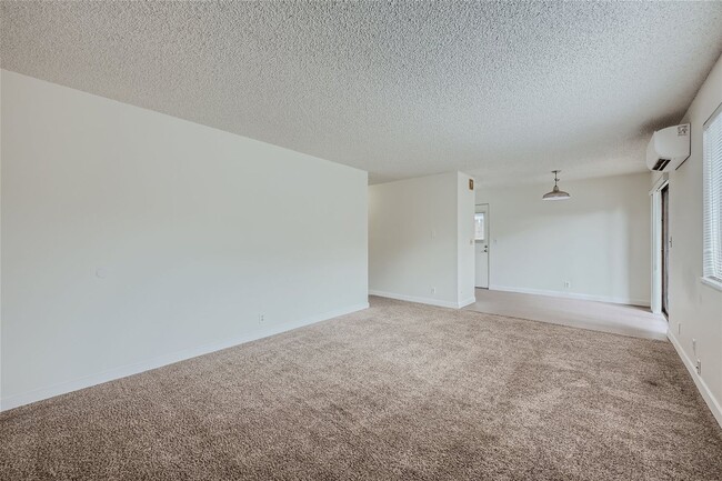Building Photo - 12737 Greenwood Ave N