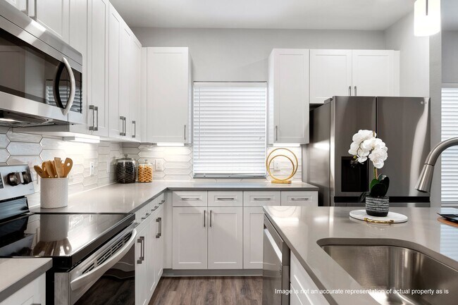 Building Photo - 28325 Birnham Woods Dr