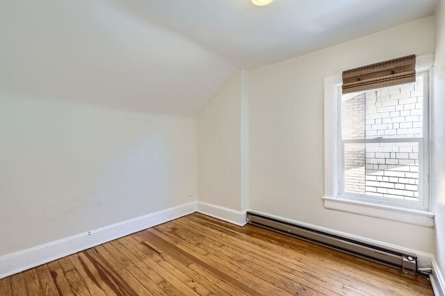 Building Photo - Top Unit (Beautiful Views)  Move in Ready!...
