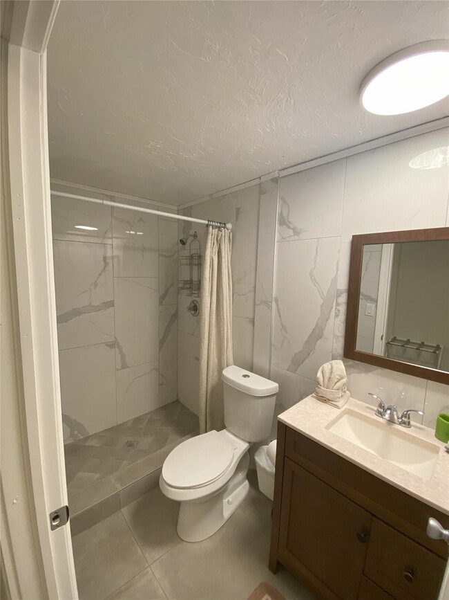 Building Photo - 2315 Deer Run Blvd