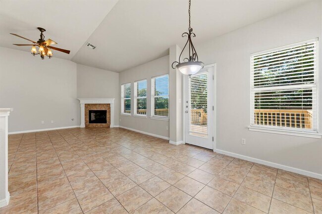 Building Photo - 1216 Willowbrook Dr