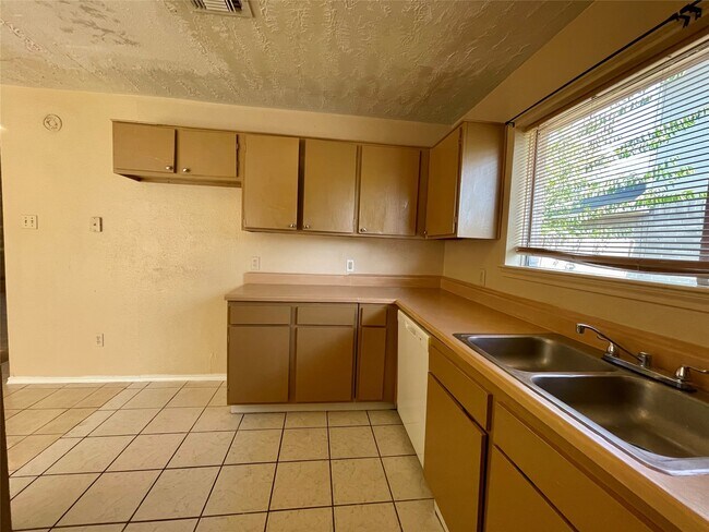Building Photo - 11019 Almond Grove