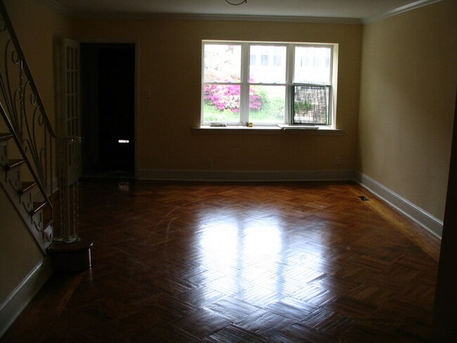Building Photo - 5726 Woodcrest Ave