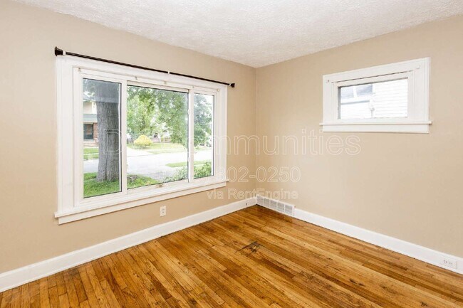 Building Photo - 3849 W 135th St