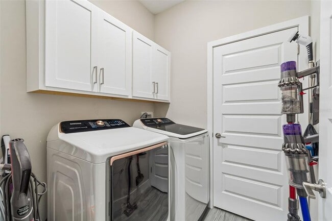 Building Photo - 9911 Campanula Ct