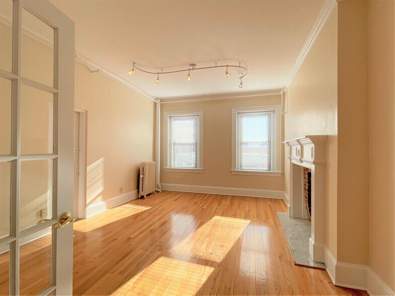 Building Photo - 878 Massachusetts Ave