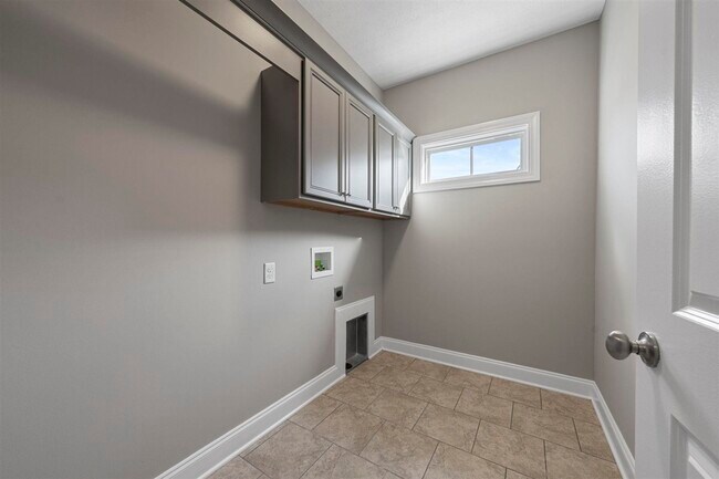 Building Photo - 457 Adalynn Cir