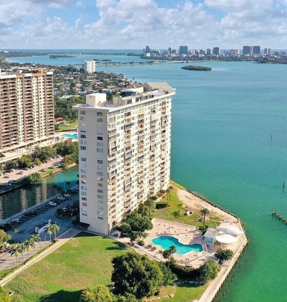 Building Photo - 11111 Biscayne Blvd