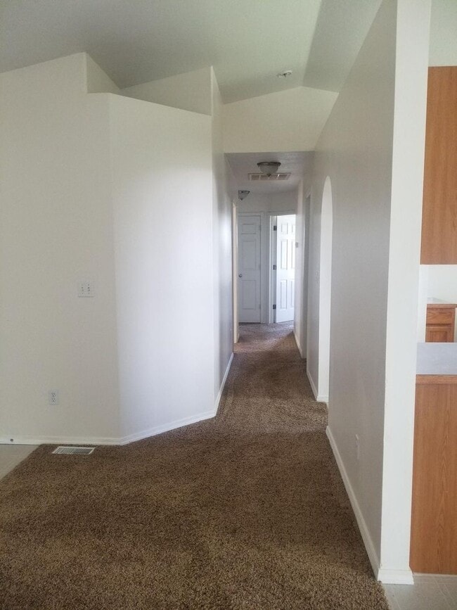 Building Photo - Great location 3 bedroom 2 bath home