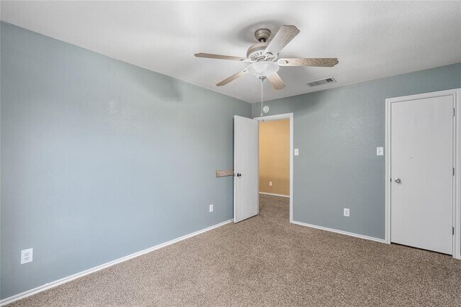 Building Photo - 2609 Jason Dr