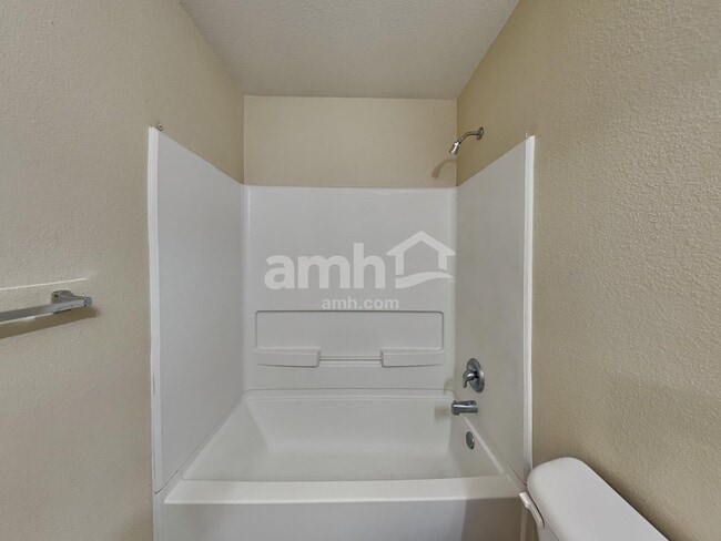 Building Photo - 1622 Carriage Cir