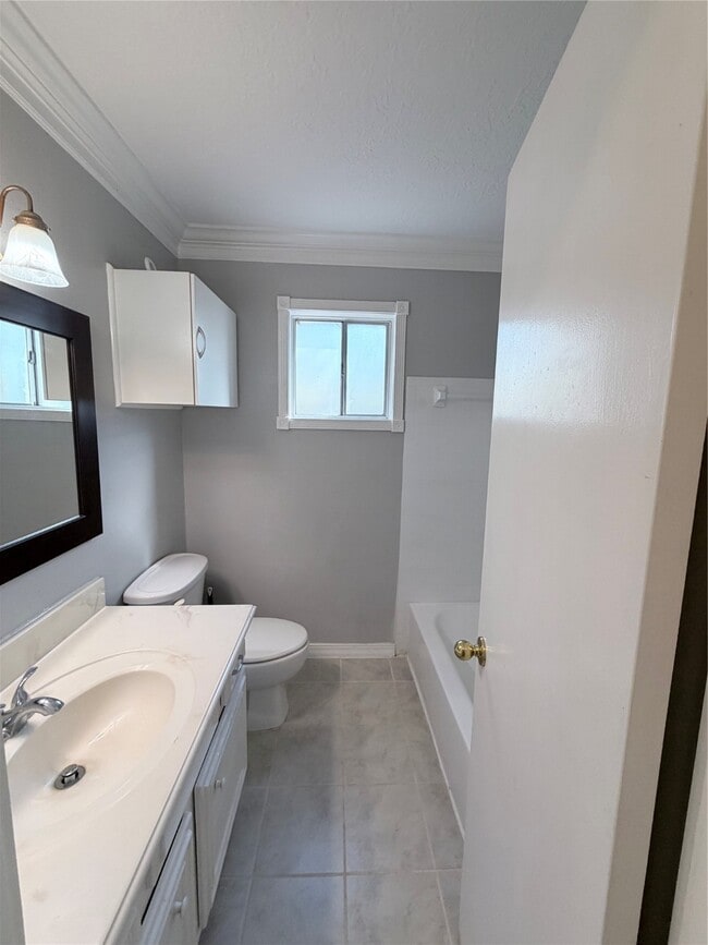 Building Photo - 1802 Oaklawn St