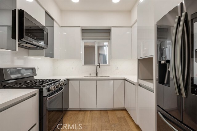 Building Photo - 820 S Wilton Pl