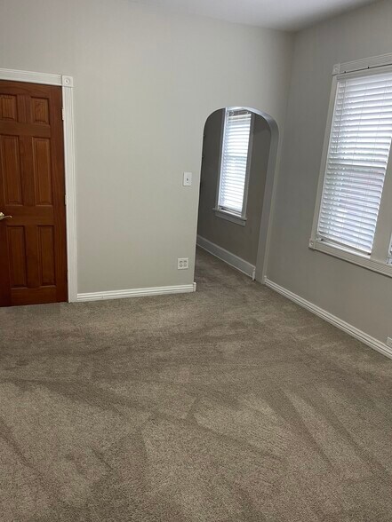 Building Photo - 1834 W Thomas St