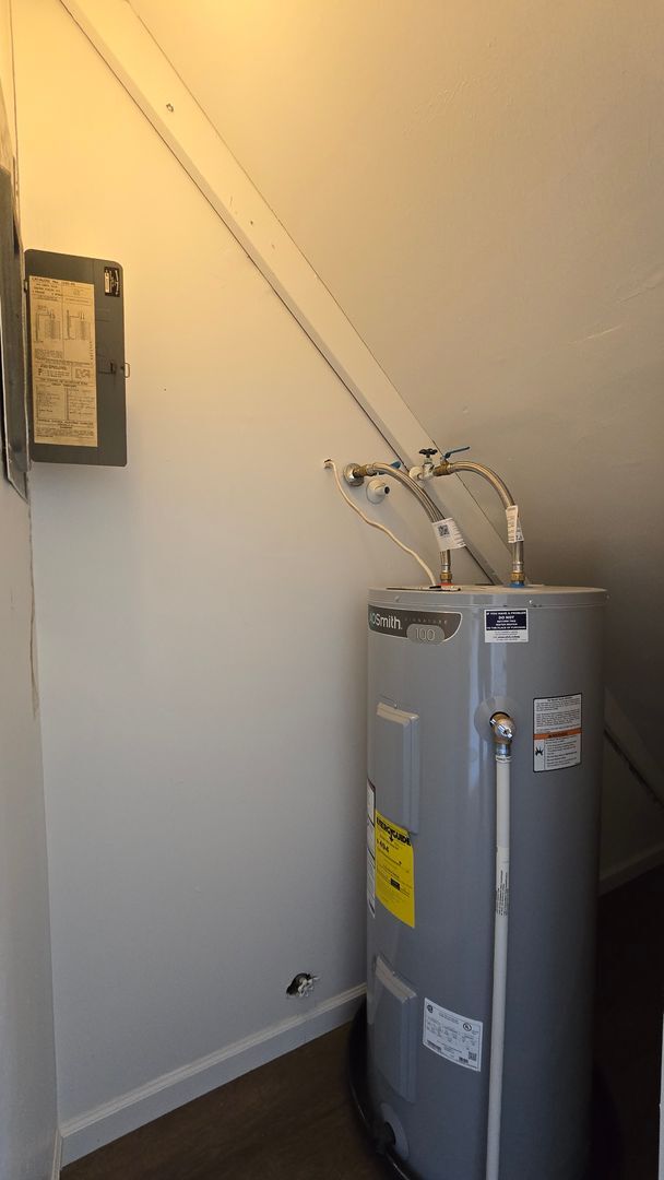Building Photo - 2 bed/ 1.5 Bathroom Townhouse Church Hill,...