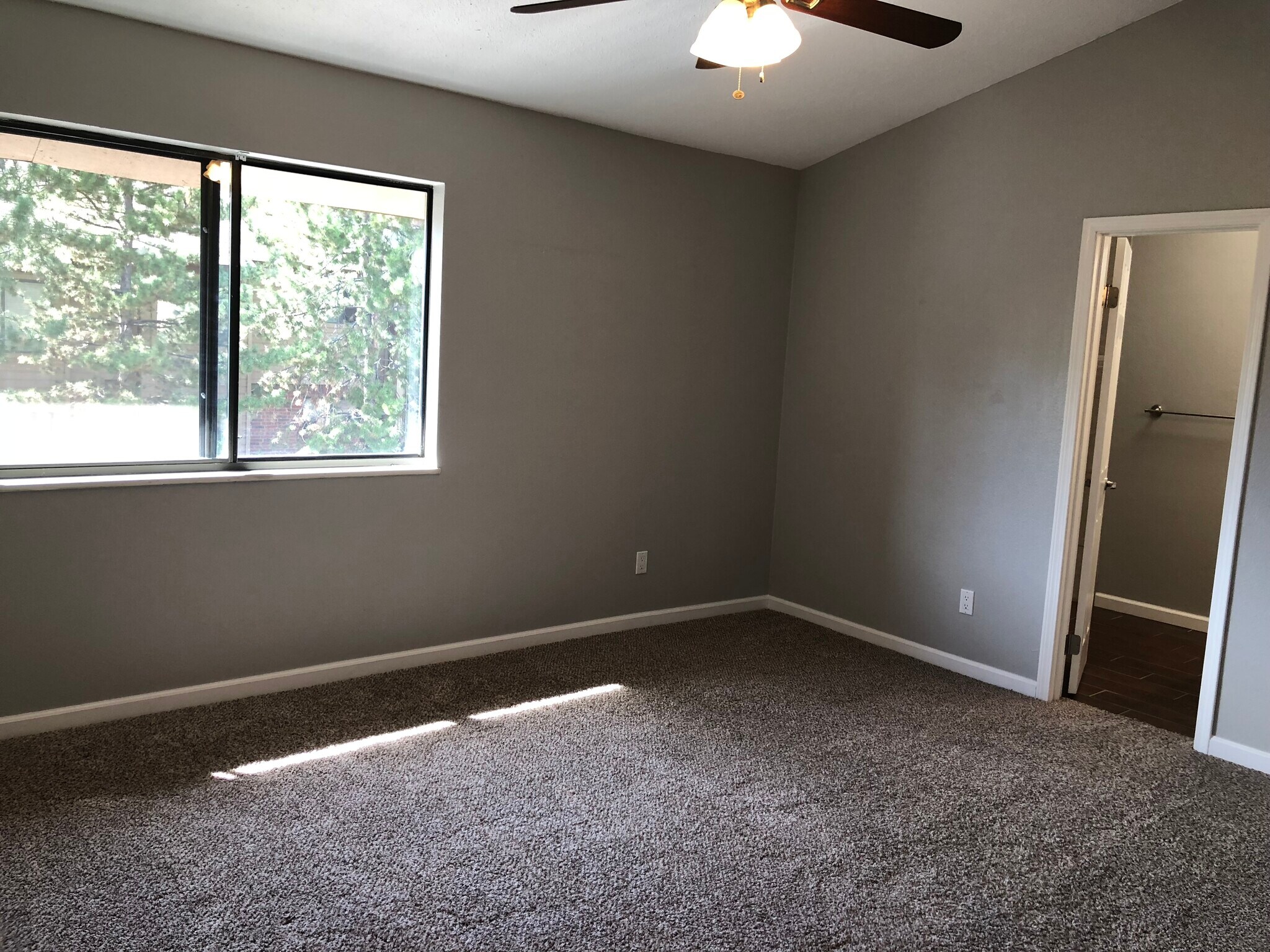 Master bedroom - 422 Wright St