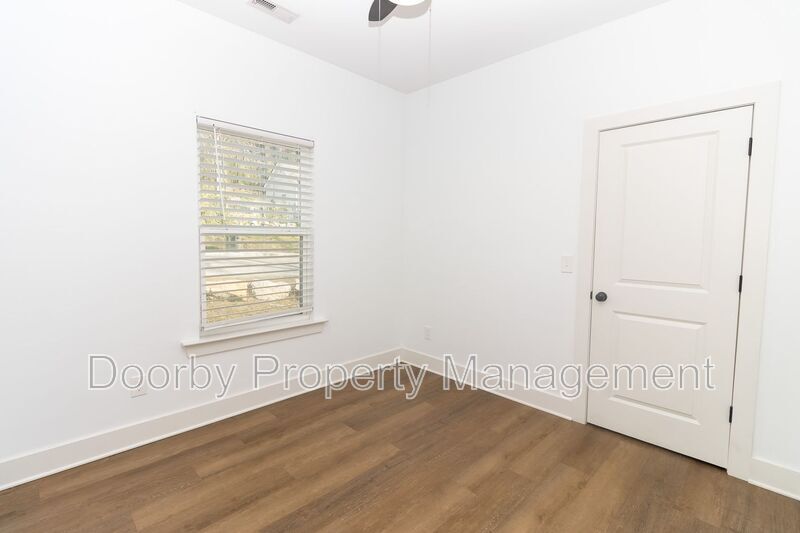 Building Photo - 3016 N Chamberlain Ave