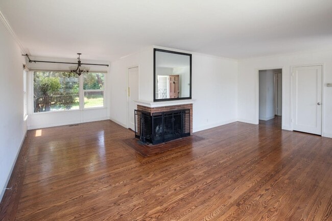 Building Photo - 1437 Cabrillo Ave
