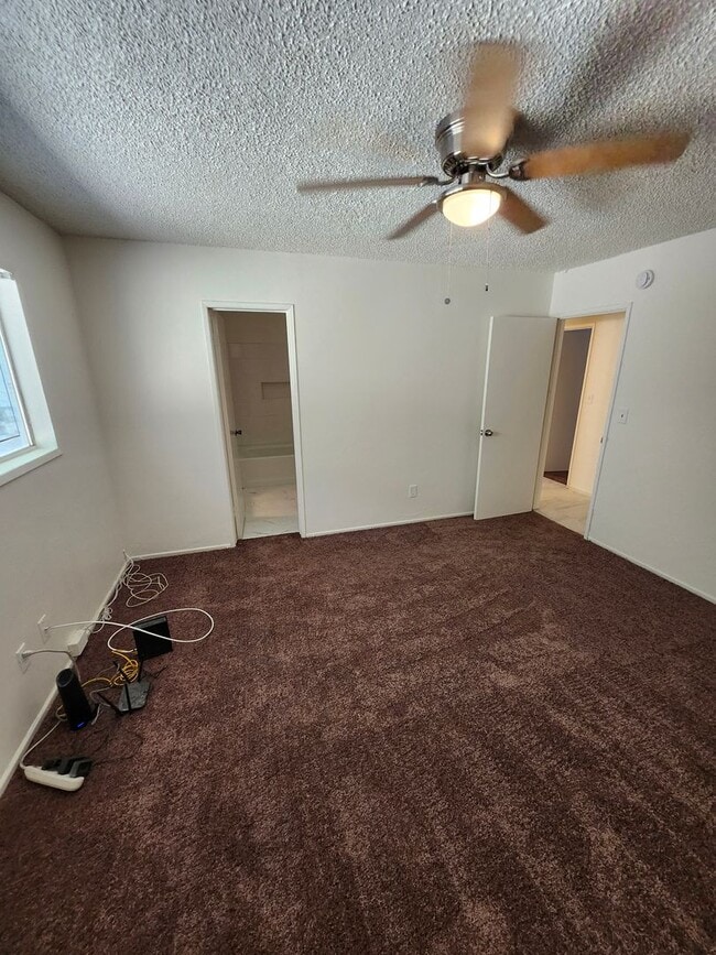 Building Photo - Newly Renovated! Spacious 4-Bed, 2-Bath Ho...