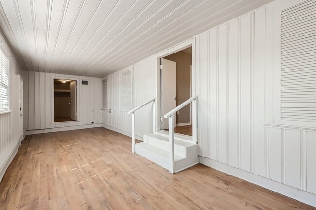 Building Photo - 224 E Boyd St